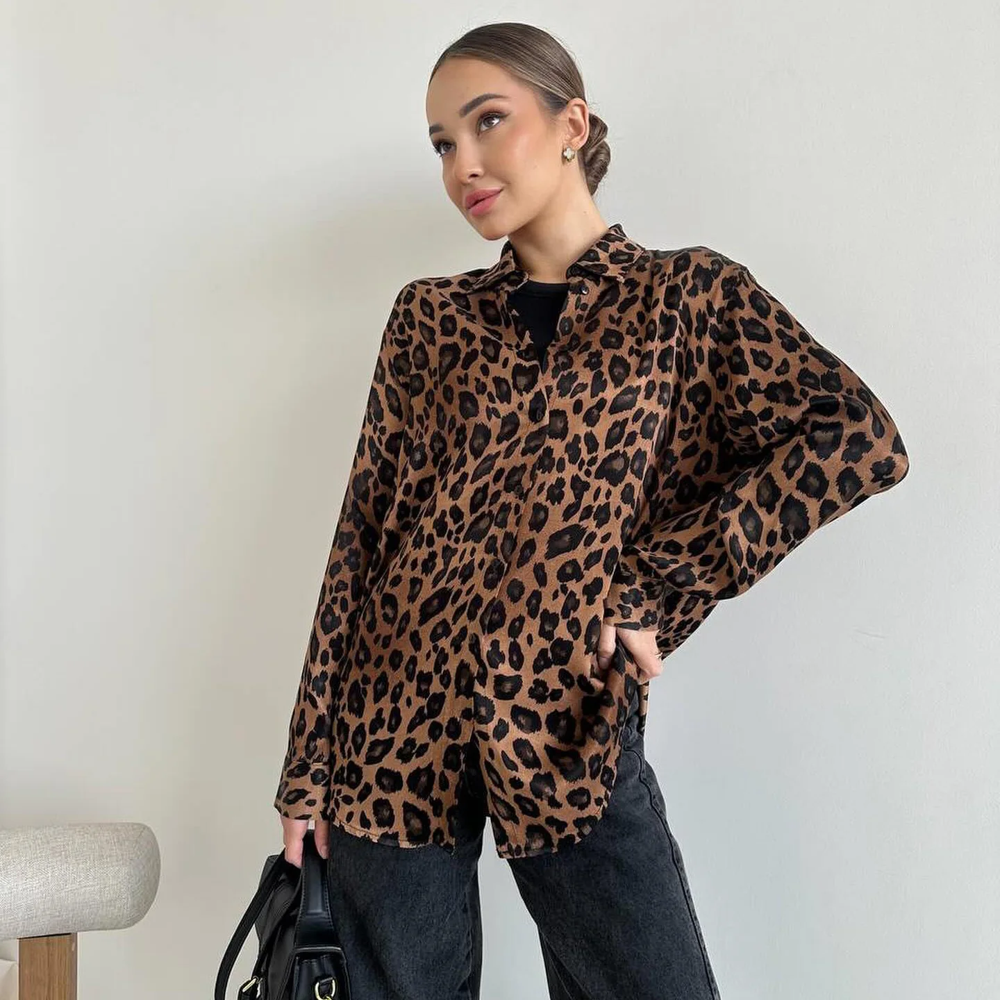 

Long Sleeved Leopard Print For Men Women In Autumn, With Trendy Design Sense Of Drape. It's A Cute And Niche Couple Shirt