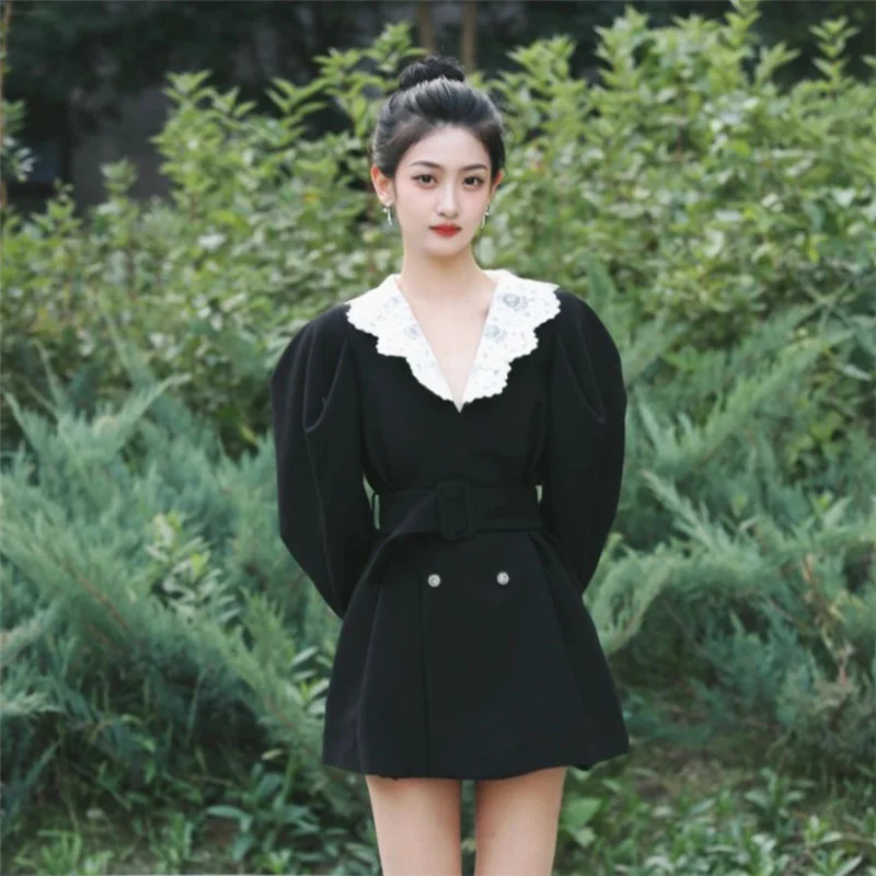 2023 New Fashion Autumn Winter Women Full Sleeve Lace Spliced Peter Pan Collar Belt Double Breasted Black Short Dress
2023 New Fashion Autumn Winter Women Full Sleeve Lace Spliced Peter Pan Collar Belt Double Breasted Black Short Dress