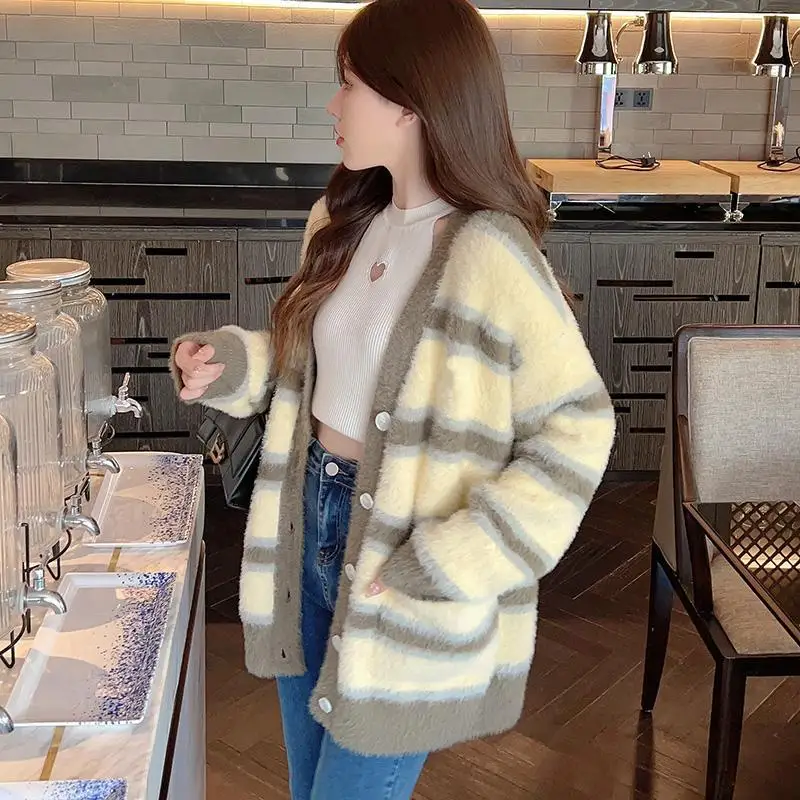 Gentle Striped Sweater Jacket for Women Vintage Japanese Style Loose and Lazy Style Clothing Knitted Cardigan Spring and Autumn
Gentle Striped Sweater Jacket for Women Vintage Japanese Style Loose and Lazy Style Clothing Knitted Cardigan Spring and Autumn