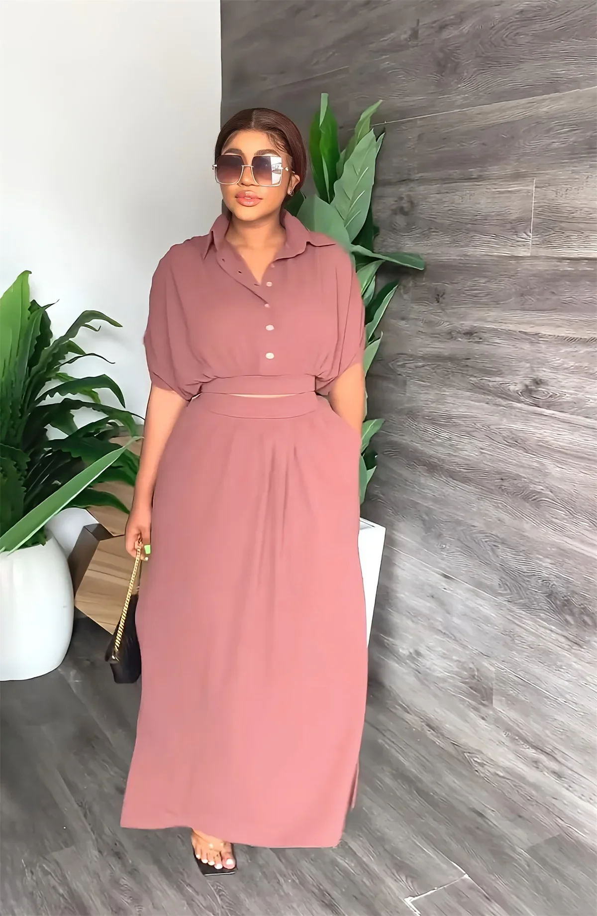 Женский комплект из 2 предметов, повседневная однобортная рубашка с рукавом летучая мышь и отложным воротником и юбка с разрезом, лето 2024
Женский комплект из 2 предметов, повседневная однобортная рубашка с рукавом летучая мышь и отложным воротником и юбка с разрезом, лето 2024