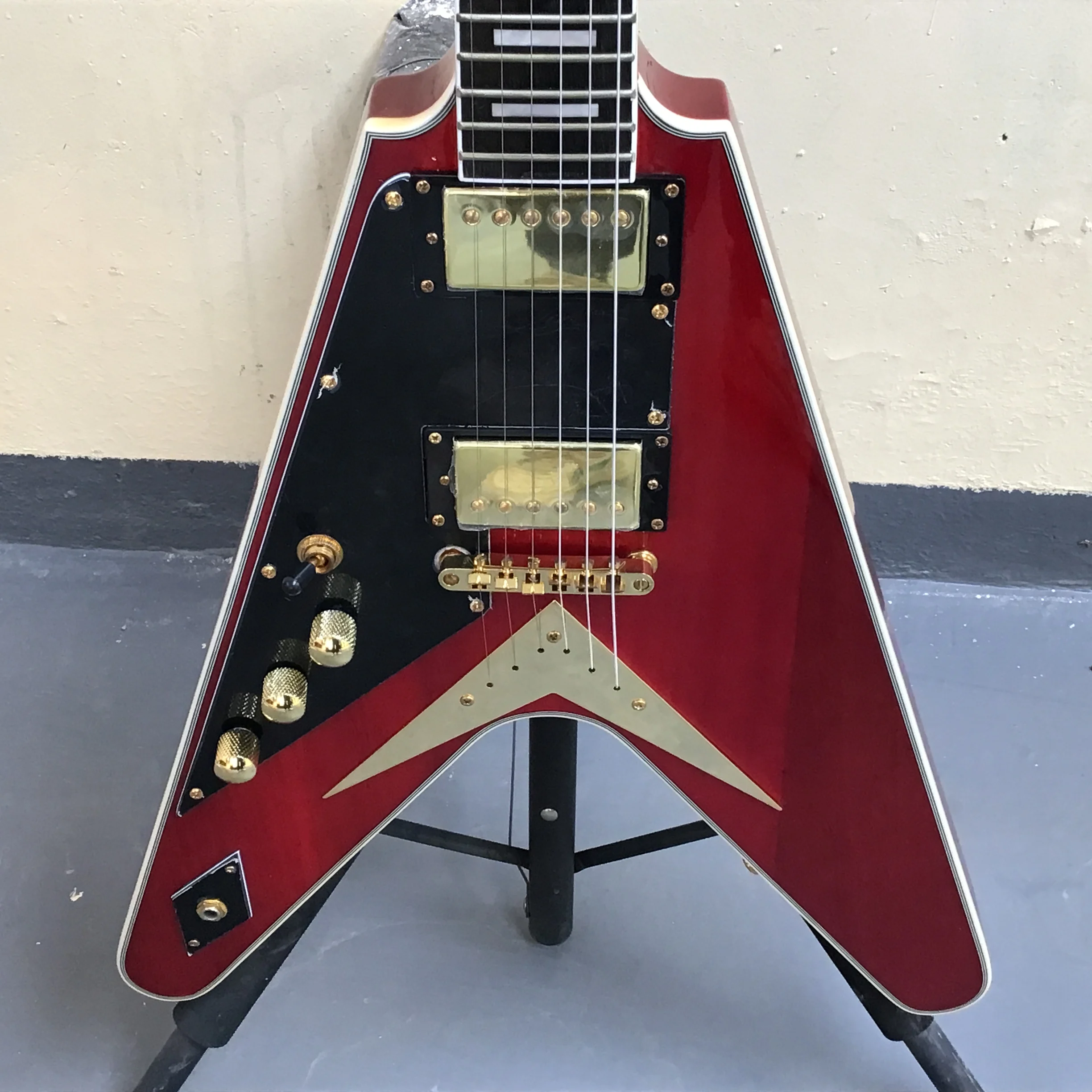 Electric guitar will be shipped immediately after placing an order free shipping 6 strings left guitars red guitarra
Electric guitar will be shipped immediately after placing an order free shipping 6 strings left guitars red guitarra