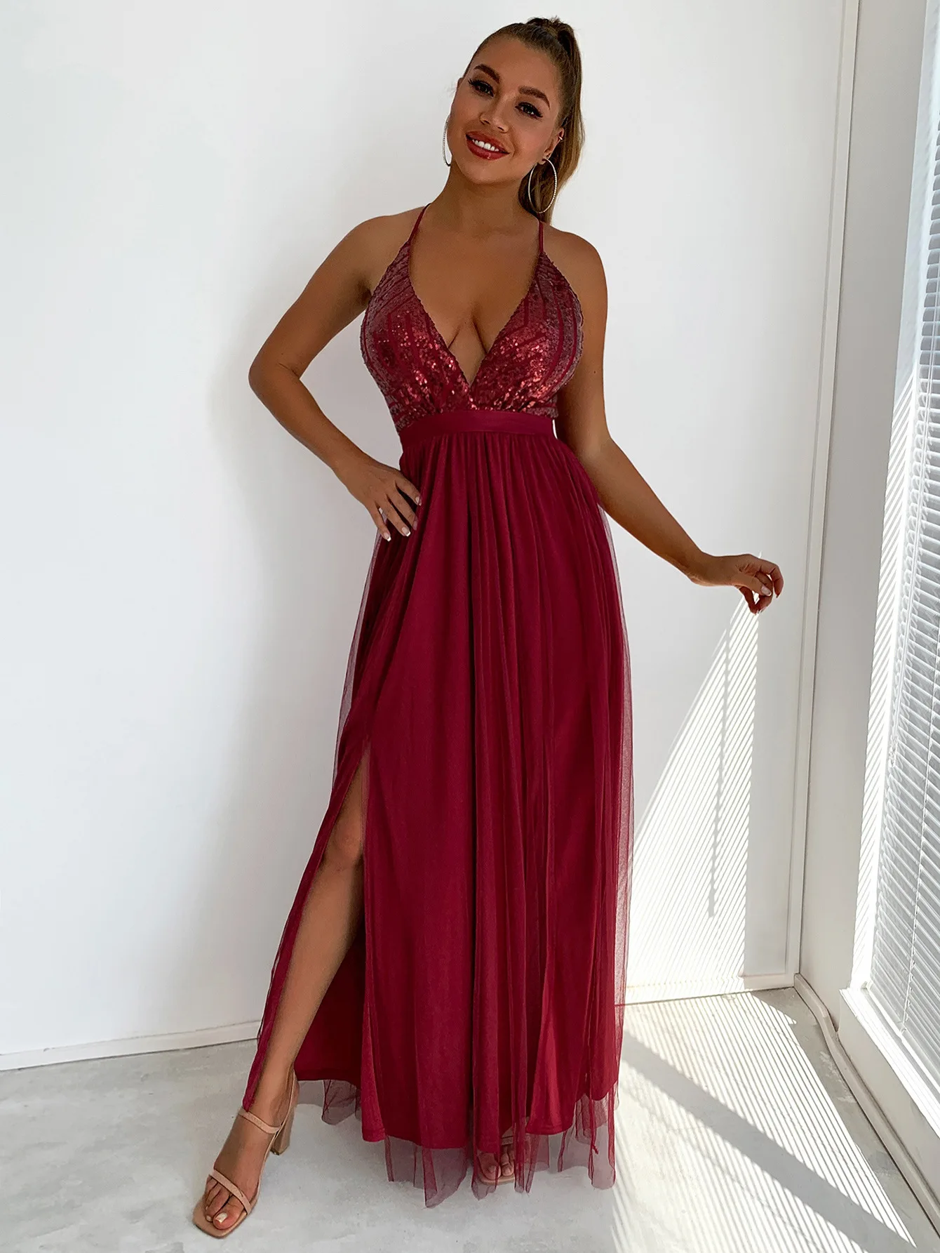 Mesh Elegant Skirts Sequin Evening Dress Suspenders Luxury Dresses V-Neck Women's Sexy Dress Romantic Sleeveless Party Dress
Mesh Elegant Skirts Sequin Evening Dress Suspenders Luxury Dresses V-Neck Women's Sexy Dress Romantic Sleeveless Party Dress