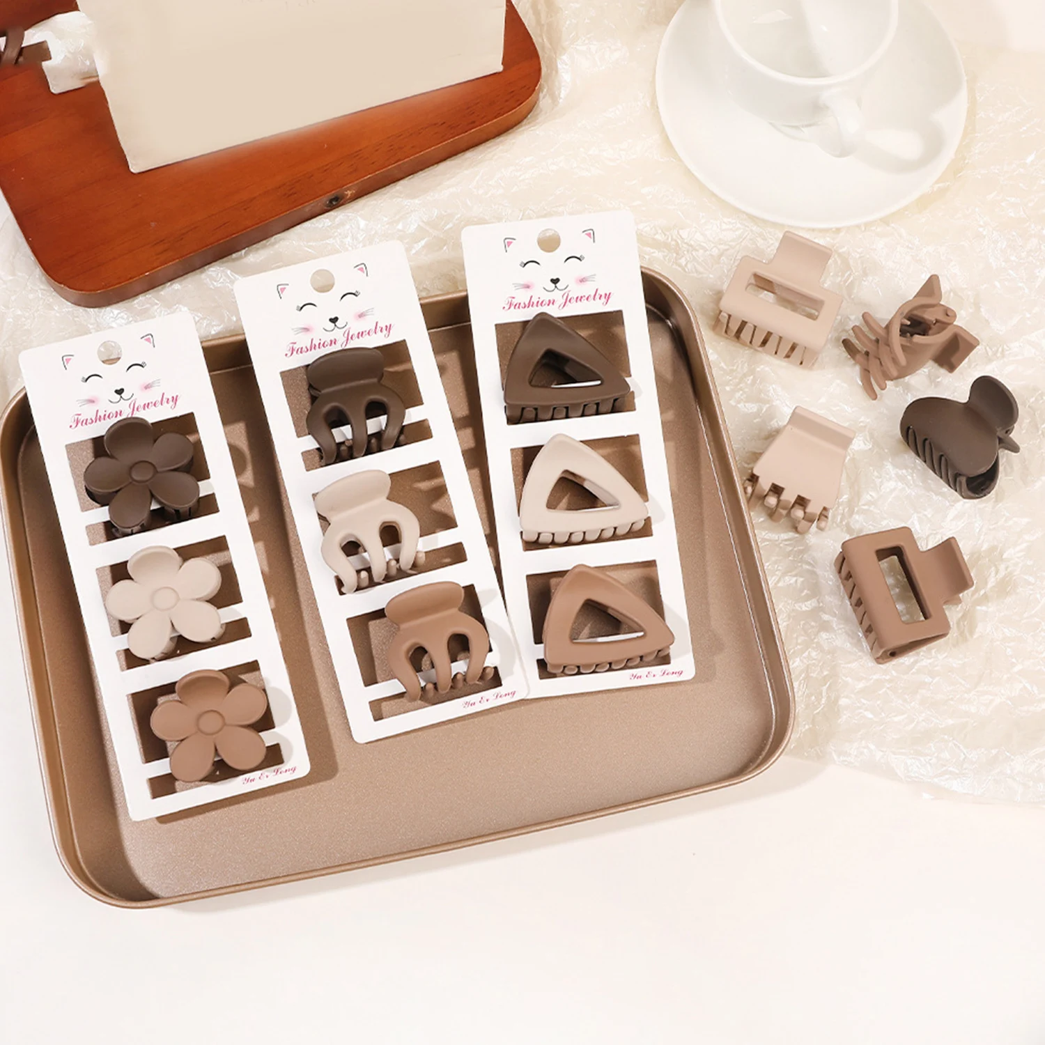 3Pcs/Set Coffee Color Geometric Hair Claw Set Girls Elegant Ponytail Holder Clip Hollow Hair Crab Set Hair Clips For Women 
3Pcs/Set Coffee Color Geometric Hair Claw Set Girls Elegant Ponytail Holder Clip Hollow Hair Crab Set Hair Clips For Women
