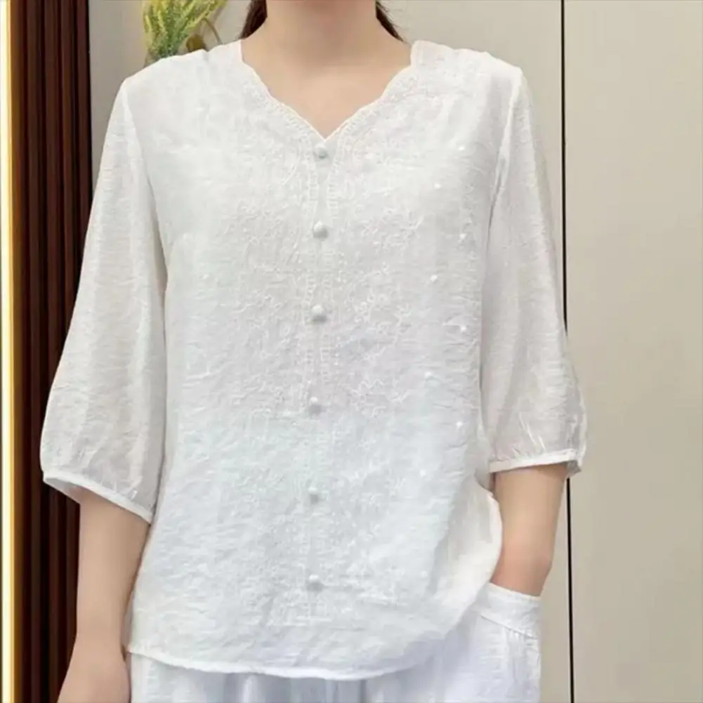 Women Loose Fit Shirt Vintage Embroidered V-neck Shirt with 3/4 Sleeves Button Detail Retro Floral Pattern Pullover for Women
Women Loose Fit Shirt Vintage Embroidered V-neck Shirt with 3/4 Sleeves Button Detail Retro Floral Pattern Pullover for Women