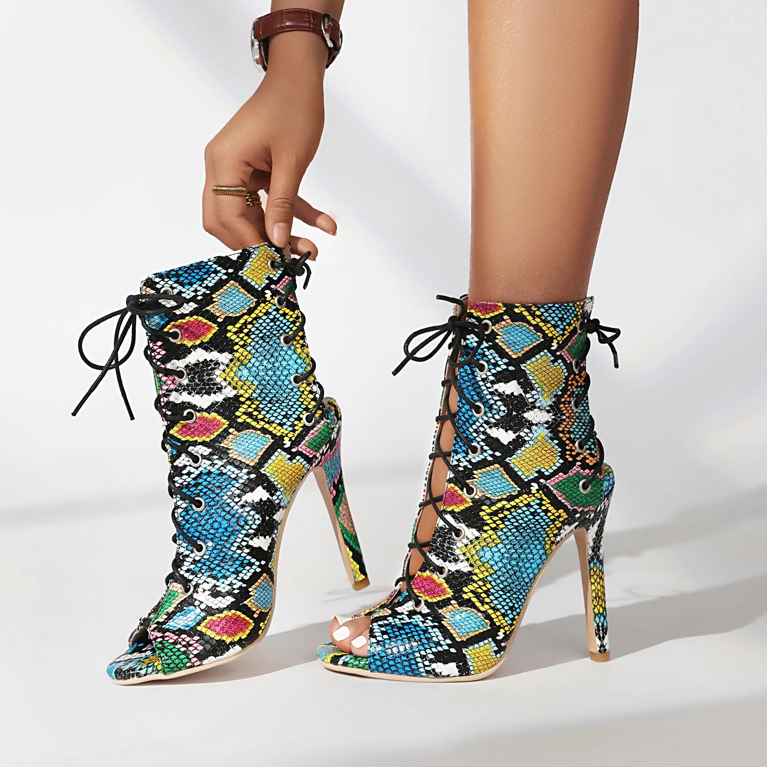 2024 new Summer New Women's Sandals Large Size 34-46 Foot Length 22-28cm Superfiber Snake pattern cross strap Sexy High Heels
2024 new Summer New Women's Sandals Large Size 34-46 Foot Length 22-28cm Superfiber Snake pattern cross strap Sexy High Heels