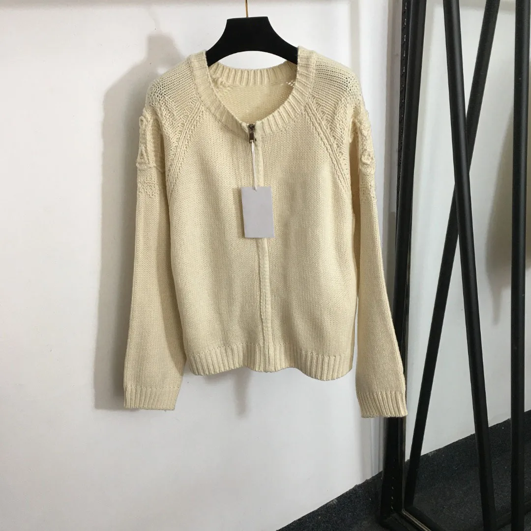New Women Autumn Red Woolen Sweaters Luxury Letters Knitted Embroidery Tops Casual Fashion Y2k Clothing Woman Buttons Cardigan
New Women Autumn Red Woolen Sweaters Luxury Letters Knitted Embroidery Tops Casual Fashion Y2k Clothing Woman Buttons Cardigan