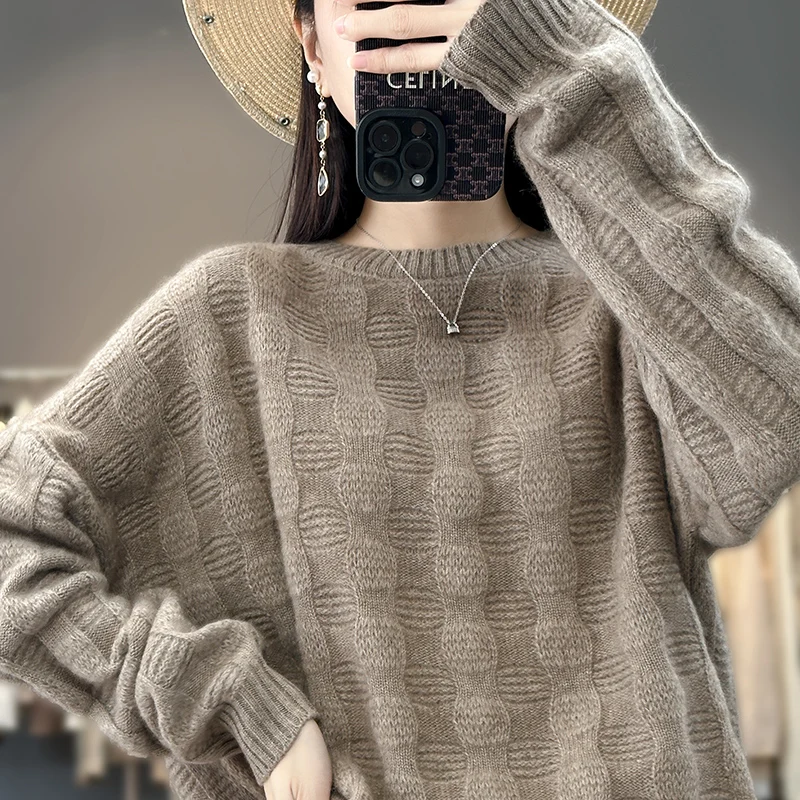Autumn and winter new 100% merino sweater ladies O-neck knitted long sleeve loose hollow fashion sweater pullover
Autumn and winter new 100% merino sweater ladies O-neck knitted long sleeve loose hollow fashion sweater pullover