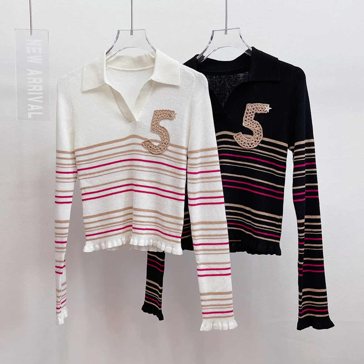 2023 Autumn Women Korean Striped Pullover Light Mature French High Street Polo Collar Long Sleeve Knitted Tops Brand Clothes
2023 Autumn Women Korean Striped Pullover Light Mature French High Street Polo Collar Long Sleeve Knitted Tops Brand Clothes