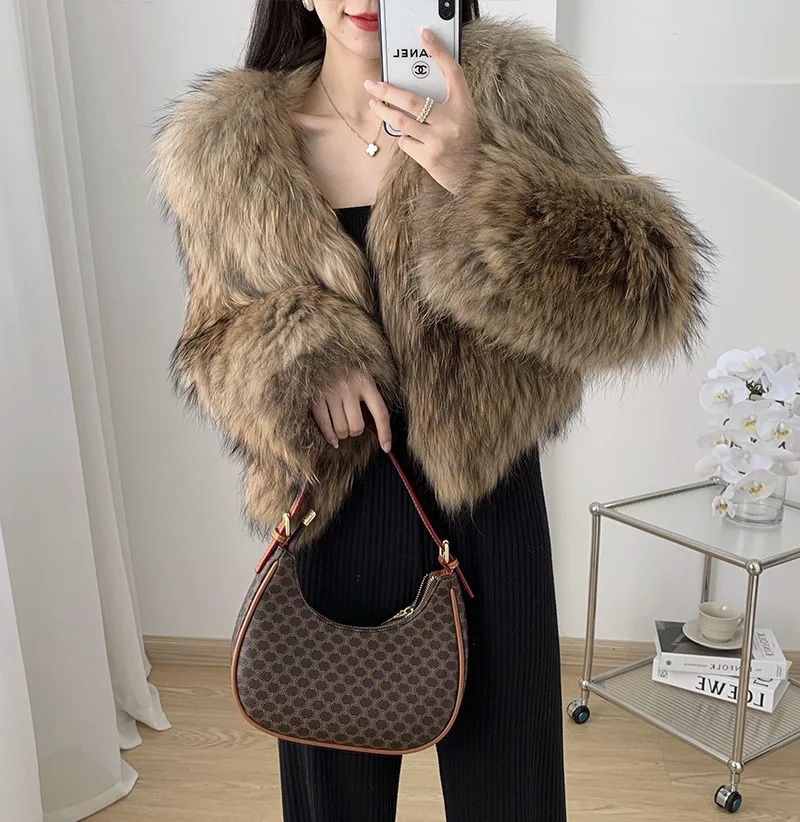 2023 New Raccoon Fur Grass Encrypted White Raccoon Fur Double sided Knitted Fur Short Fashion Fur Coat for Women
2023 New Raccoon Fur Grass Encrypted White Raccoon Fur Double sided Knitted Fur Short Fashion Fur Coat for Women