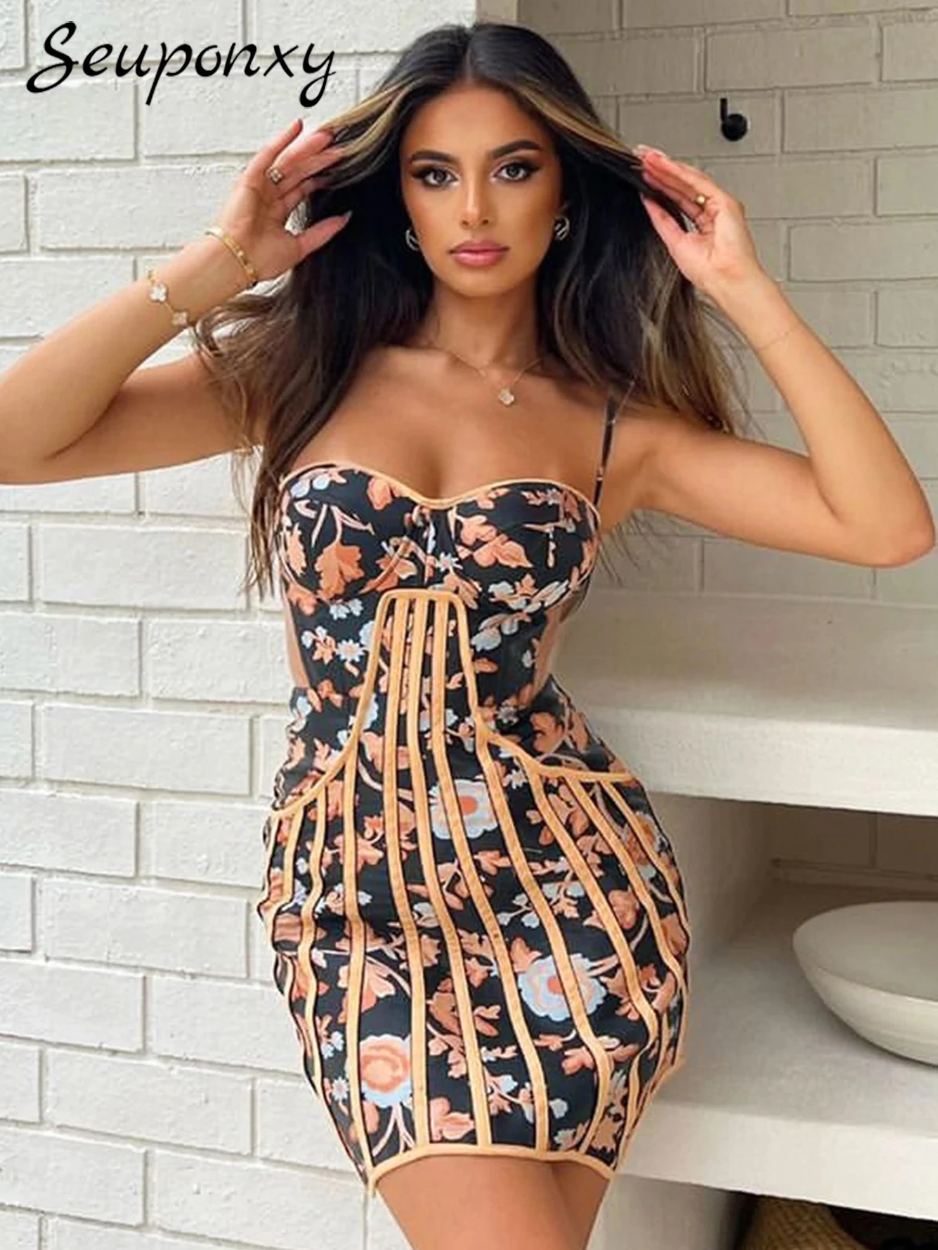 High Quality 2022 Summer Sleeveless Flower Print Bodycon Mini Dress Women Sexy Spaghetti Straps Backless Elegant Party Dress
High Quality 2022 Summer Sleeveless Flower Print Bodycon Mini Dress Women Sexy Spaghetti Straps Backless Elegant Party Dress