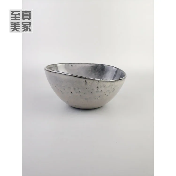 Irregular shaped ceramic triangular bowl old retro fashion creative personality home exquisite small rice bowl
Irregular shaped ceramic triangular bowl old retro fashion creative personality home exquisite small rice bowl
