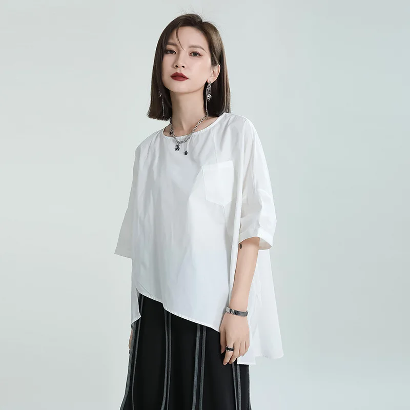 

Zhongchuang Rizhen 2024 summer new loose and thin irregular shirt women's design sense niche crew neck short-sleeved top