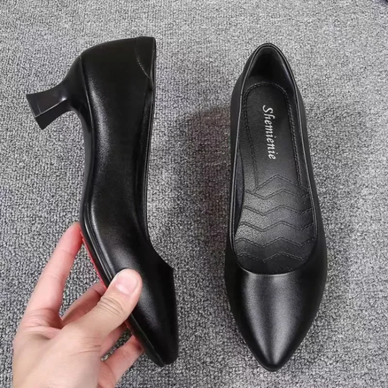 Autumn Women Shoes Comfortable Formal Wear Black High Heels 3 5cm Professional Mid-heel Flight Attendant Etiquette Work Shoes 40
Autumn Women Shoes Comfortable Formal Wear Black High Heels 3 5cm Professional Mid-heel Flight Attendant Etiquette Work Shoes 40