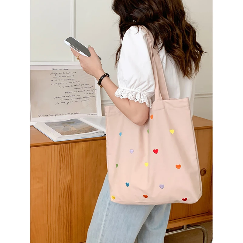 Летняя маленькая Холщовая Сумка с вышивкой, Повседневная простая вместительная сумка через плечо, Корейская версия, рюкзак для студентов 
Летняя маленькая Холщовая Сумка с вышивкой, Повседневная простая вместительная сумка через плечо, Корейская версия, рюкзак для студентов