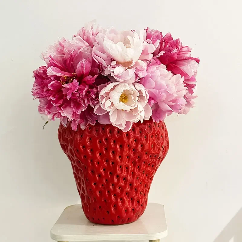 Ceramic Strawberryshaped Flower Vase Stylish Home Decoration Household Floral Vessel Interesting TV Cabinet Ornament Unique
Ceramic Strawberryshaped Flower Vase Stylish Home Decoration Household Floral Vessel Interesting TV Cabinet Ornament Unique