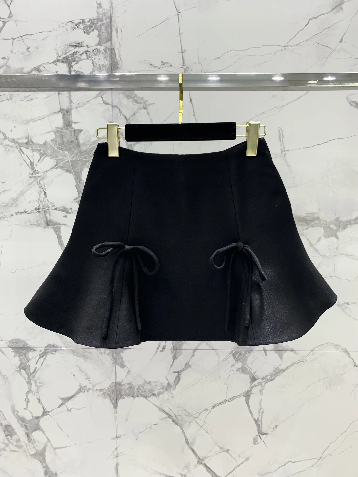 New half skirt silk wool texture effect fabric fluffy lace pendulum effect
New half skirt silk wool texture effect fabric fluffy lace pendulum effect