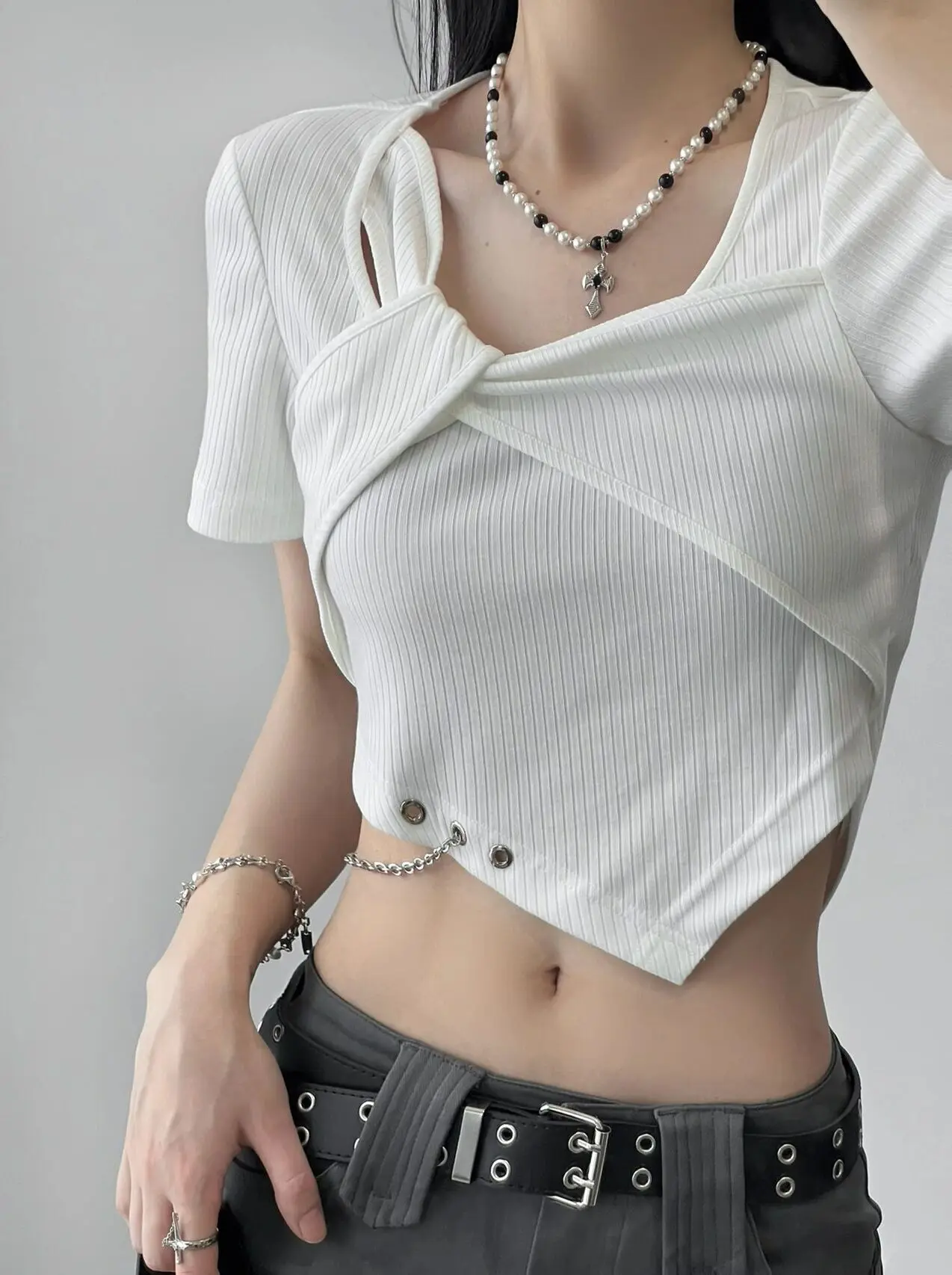 Women's White T-shirt Harajuku Korean Y2k 90s Aesthetic Vintage O-Neck Short Sleeve Slim T-shirts Clothes 2000s Clothes Summer
Women's White T-shirt Harajuku Korean Y2k 90s Aesthetic Vintage O-Neck Short Sleeve Slim T-shirts Clothes 2000s Clothes Summer