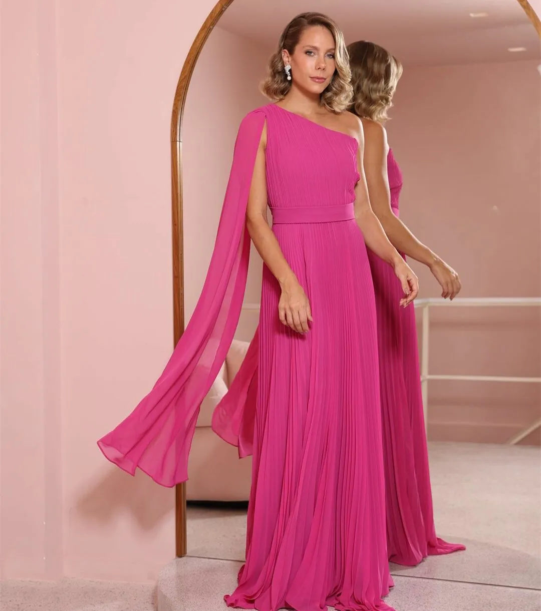 Long Fuchsia Chiffon Prom Dresses With Cape A-Line One Shoulder Floor Length Wedding Guest Dresses for Women
Long Fuchsia Chiffon Prom Dresses With Cape A-Line One Shoulder Floor Length Wedding Guest Dresses for Women