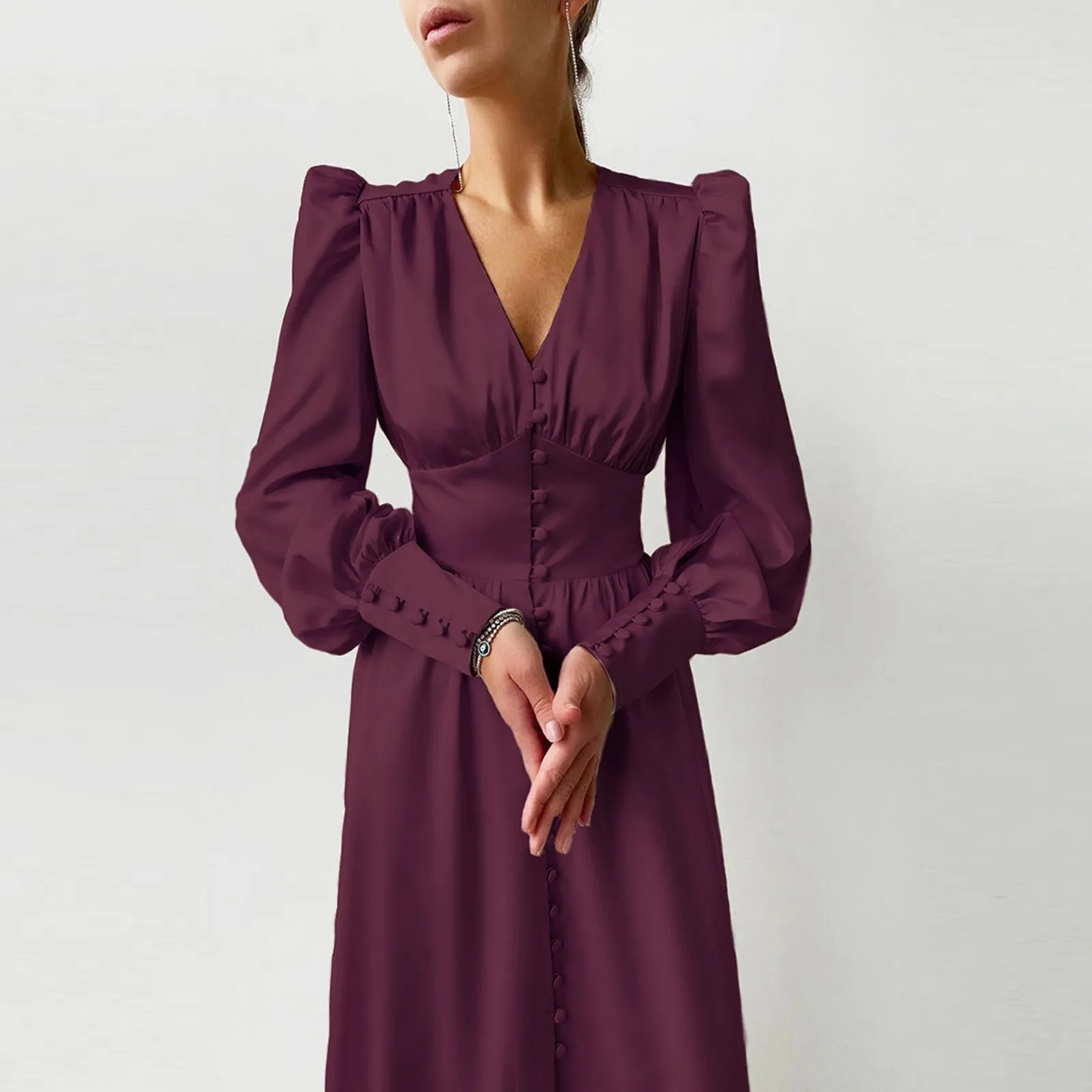 Платье женское вечернее атласное с V-образным вырезом и длинным рукавом
Платье женское вечернее атласное с V-образным вырезом и длинным рукавом