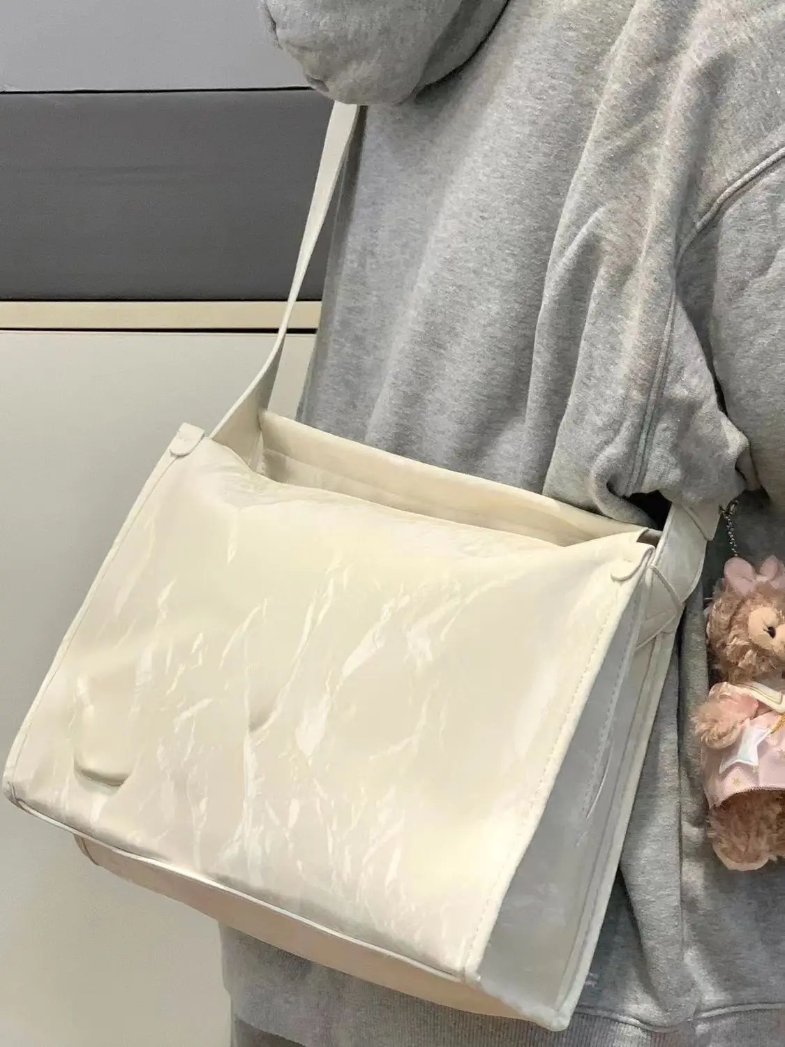 2023 New High Quality Fashion Large Capacity Student Commuting Shoulder Bag Leisure Versatile Minimalist Crossbody Bag for Women
2023 New High Quality Fashion Large Capacity Student Commuting Shoulder Bag Leisure Versatile Minimalist Crossbody Bag for Women