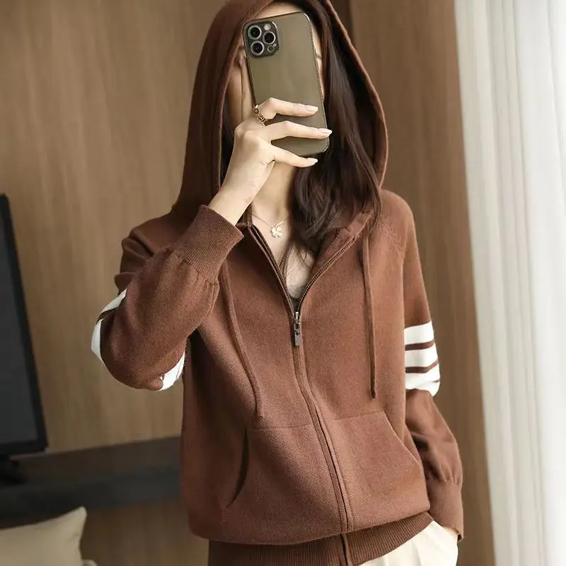 Women's Autumn Cotton Knit long-Sleeved Striped Hoodie Zipper Loose Solid Color Casual Sweater Female Coat Tops Korean knitwear
Women's Autumn Cotton Knit long-Sleeved Striped Hoodie Zipper Loose Solid Color Casual Sweater Female Coat Tops Korean knitwear