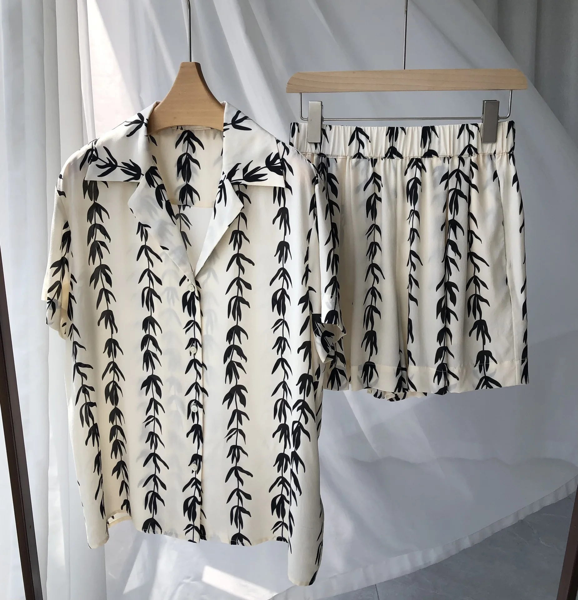 Женская рубашка в полоску, Повседневная блузка из 2023 шелка с цветочным принтом и короткими рукавами, весна-лето 100%, C185
Женская рубашка в полоску, Повседневная блузка из 2023 шелка с цветочным принтом и короткими рукавами, весна-лето 100%, C185