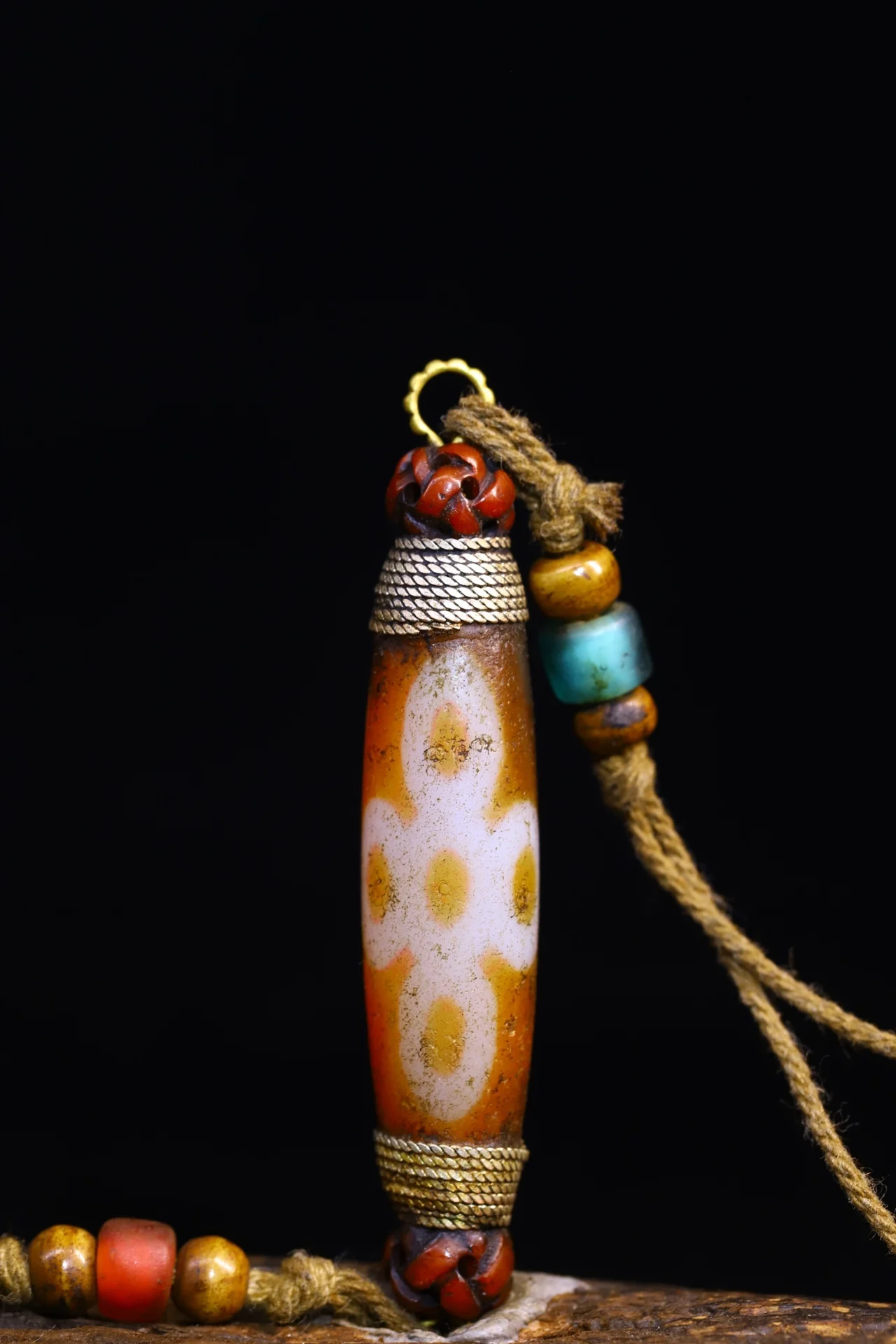 3"Tibetan Temple Collection Old Natural Agate Gem Dzi Beads Buddha flower pattern gZi Beads Amulet pendant Town house Exorcism
3"Tibetan Temple Collection Old Natural Agate Gem Dzi Beads Buddha flower pattern gZi Beads Amulet pendant Town house Exorcism