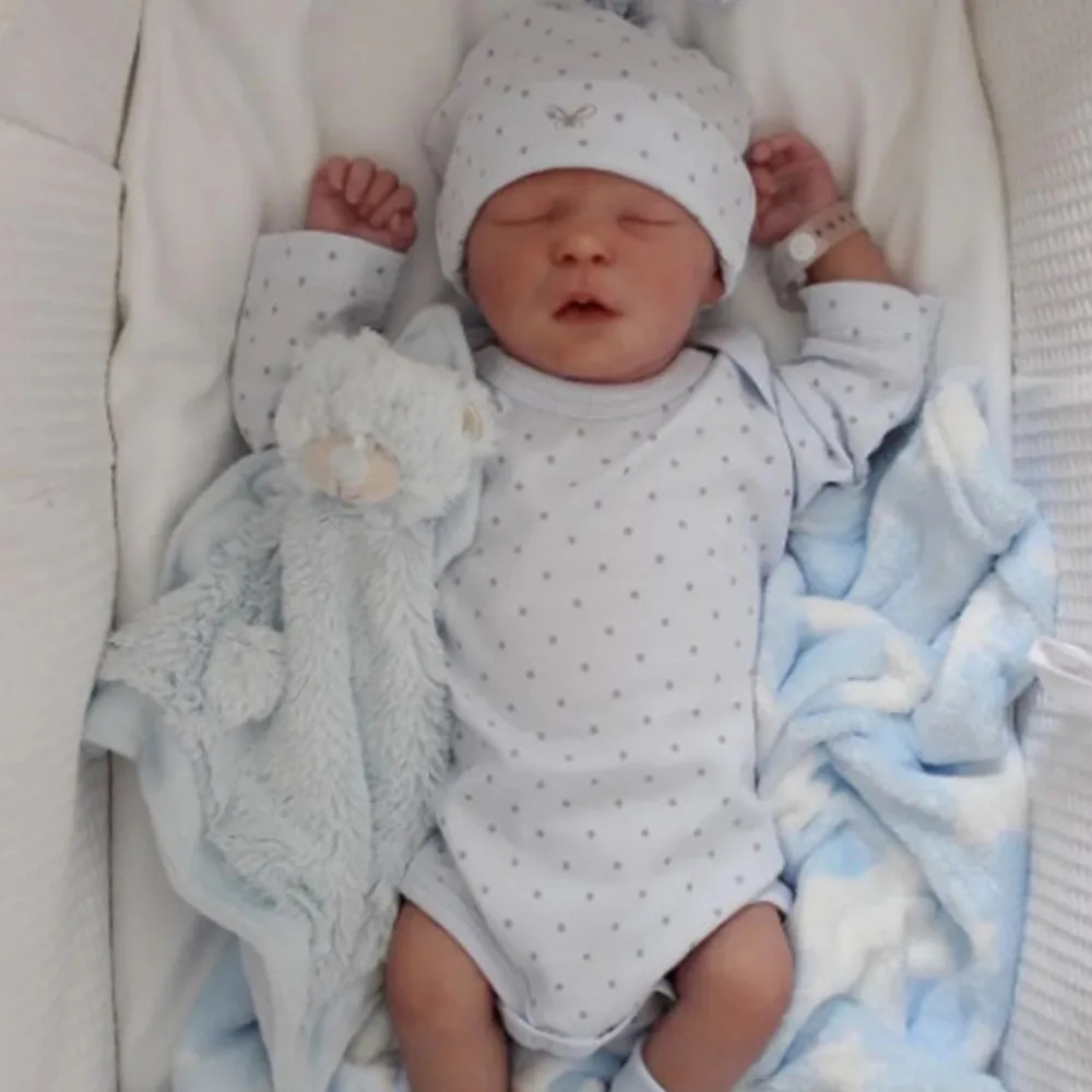 Кукла-младенец Darren RebornBaby, 46 см, мягкая силиконовая кукла-младенец для сна для мальчиков и девочек, с эффектом 3D оттенка кожи и видимыми венами, волосы с ручной росписью
Кукла-младенец Darren RebornBaby, 46 см, мягкая силиконовая кукла-младенец для сна для мальчиков и девочек, с эффектом 3D оттенка кожи и видимыми венами, волосы с ручной росписью