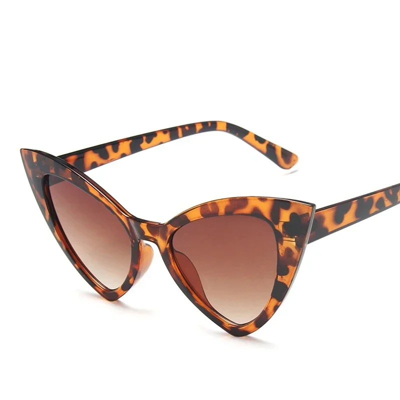 Vintage Cat Eye Sunglasses Women Brand Designer Retro Oversized Cateye Female Sun Glasses UV400 Gafas De Sol Mujer
Vintage Cat Eye Sunglasses Women Brand Designer Retro Oversized Cateye Female Sun Glasses UV400 Gafas De Sol Mujer