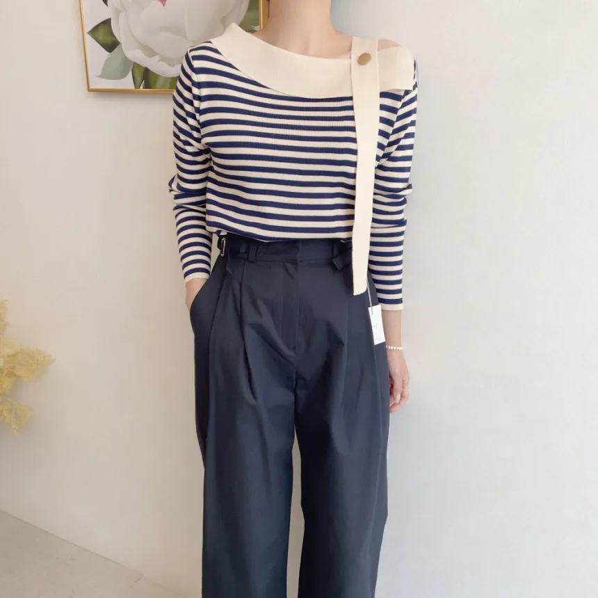 South Korea chic autumn niche temperament oblique collar show single shoulder color slimming bottom stripe sweater top
South Korea chic autumn niche temperament oblique collar show single shoulder color slimming bottom stripe sweater top
