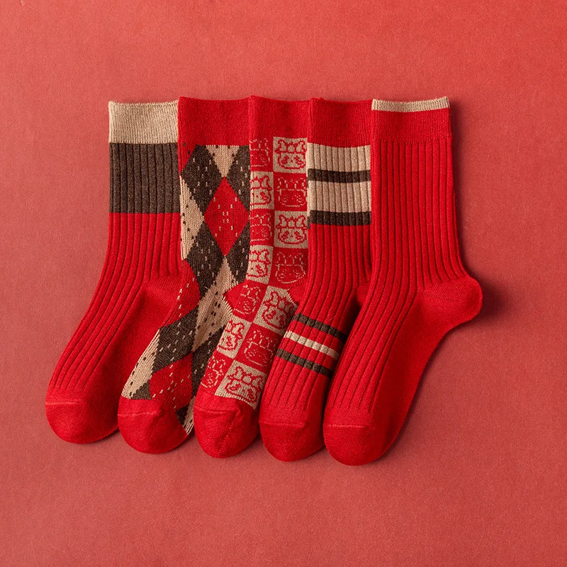 

Красные носки, клетчатые хлопковые носки, чулки средней длины для женщин, полосатые женские чулки, повседневные новогодние носки, дышащие, сохраняют тепло