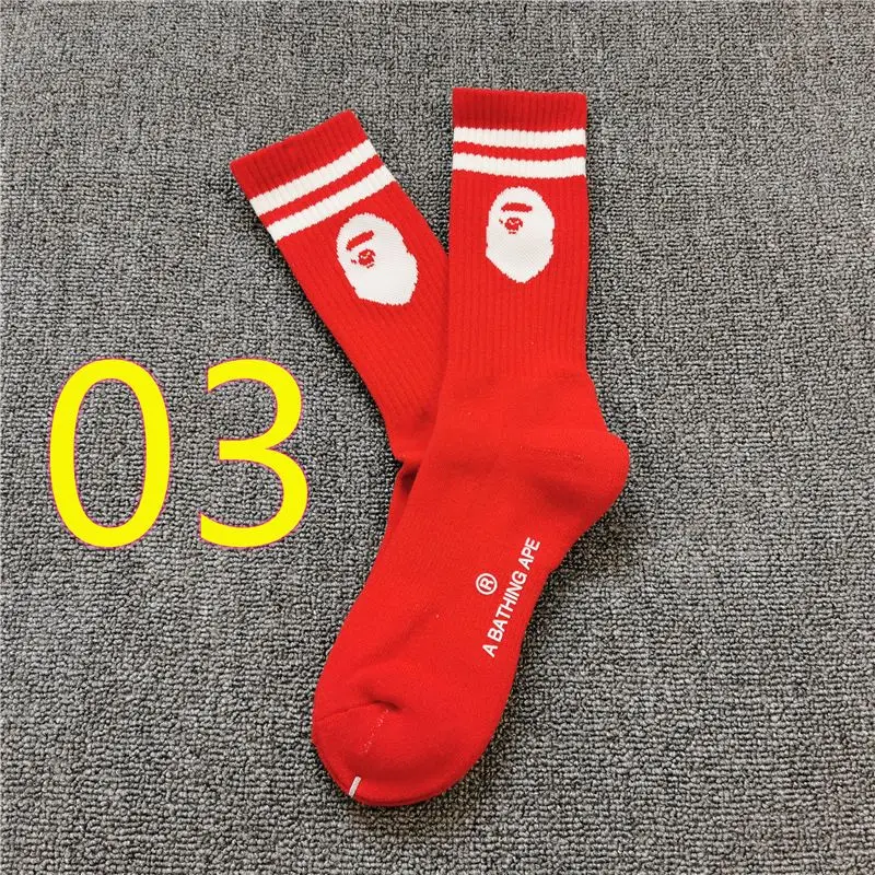 Calcetines de tubo medio bordados, de algodón grueso, para monopatín, baloncesto, deportes, venta al por mayor Calcetines de tubo medio bordados, de algodón grueso, para monopatín, baloncesto, deportes, venta al por mayor