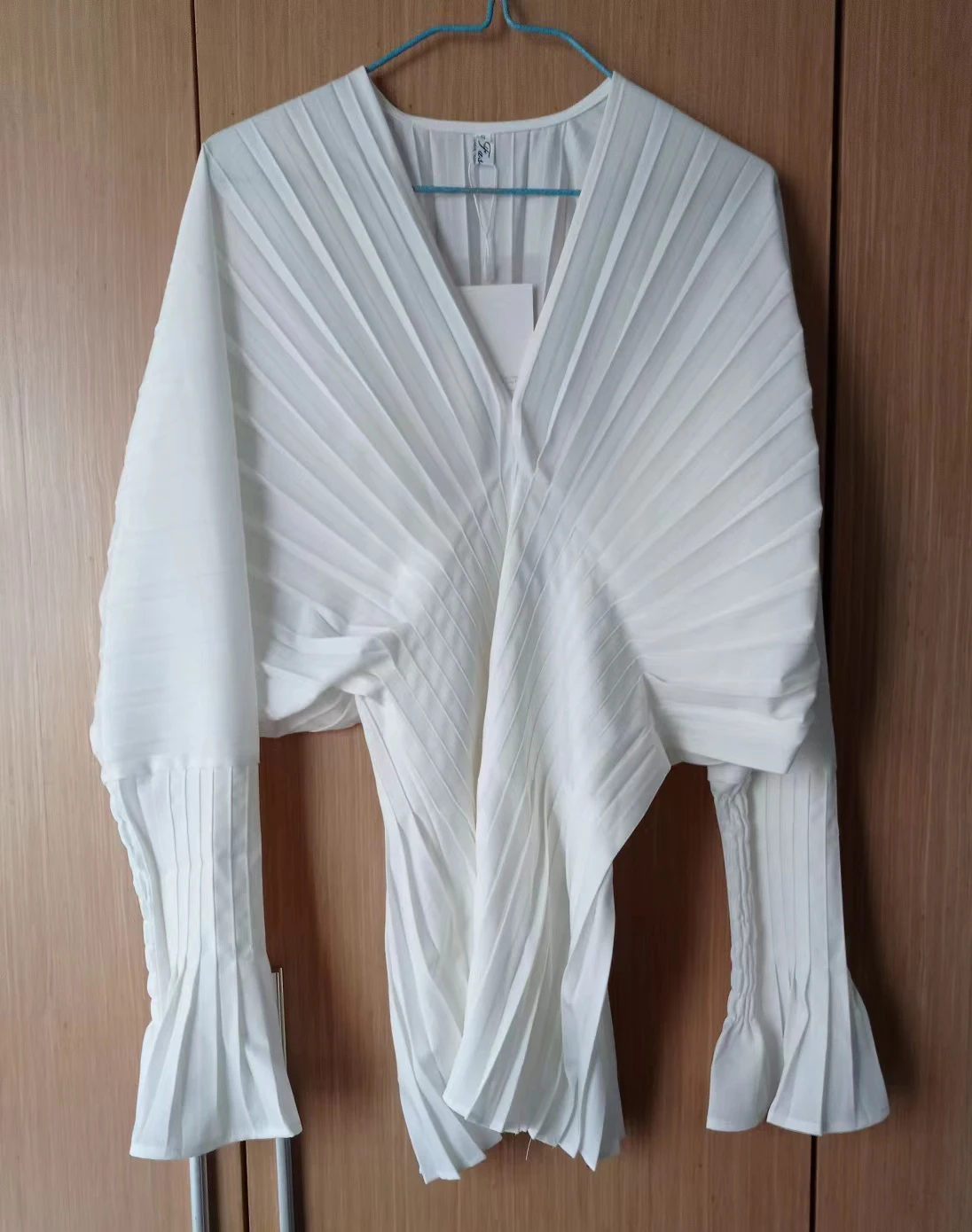 Elegant Women Loose White V-Neck Pleated Shirts Female Lantern Full Sleeve Tops Blouses Casual Blusas Spring Summer 4 Mallzona S4aec43ce170c4d16aa673eddacab5b2er Elegant Women Loose White V-Neck Pleated Shirts Female Lantern Full Sleeve Tops Blouses Casual Blusas Spring Summer Mallzona