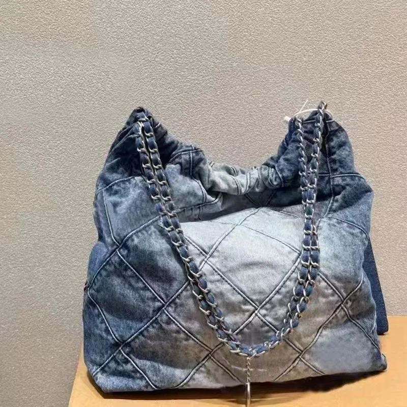 Fashion New Denim 22 Bag Luxury Big Tote Bag for Women Designer Chains Large Shoulder Bag Lady Cross Body Bag Blue Denim Purses 
Fashion New Denim 22 Bag Luxury Big Tote Bag for Women Designer Chains Large Shoulder Bag Lady Cross Body Bag Blue Denim Purses