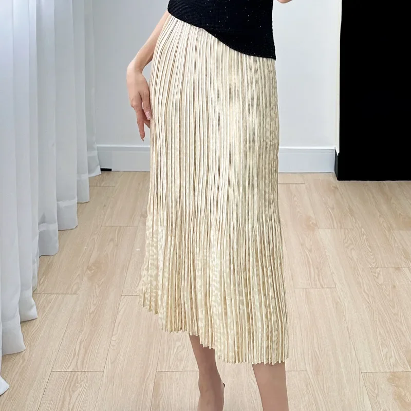 

Miyake Style Skirt for Women 2023 Summer New High-end Pleated Temperament Age-reducing Fishtail Hip-covering Slimming Skirt