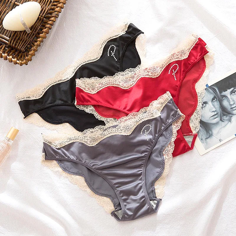 Female Lace Pancel Satin Panties Letter Rhinestone Sexy Hot Drilling Low Waist Lingerie Briefs Seamless Underpants Breathable
Female Lace Pancel Satin Panties Letter Rhinestone Sexy Hot Drilling Low Waist Lingerie Briefs Seamless Underpants Breathable