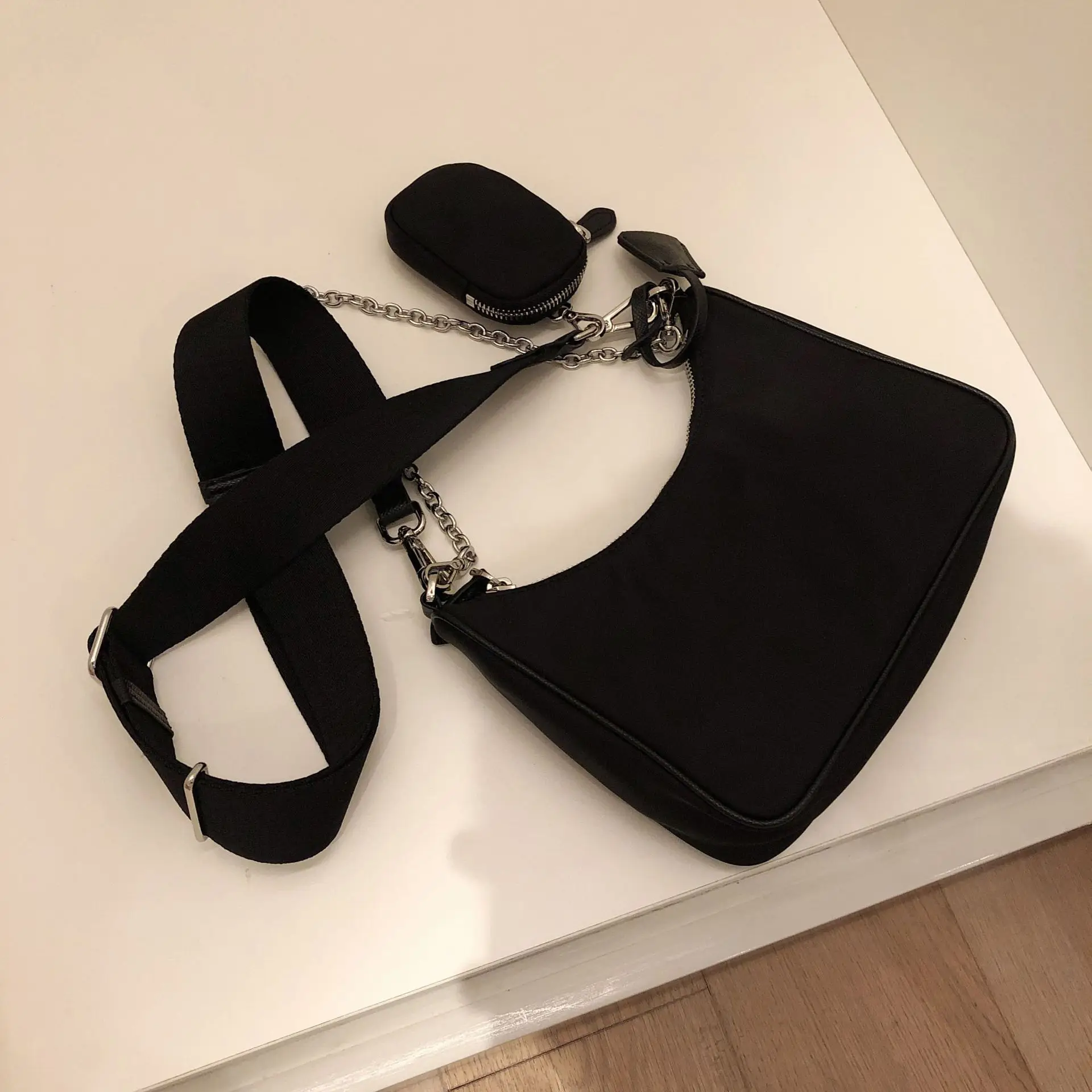 Netizen Yang Mi's Same Style Nylon Three in One Bag Retro Hb Underarm Chain Strap Crossbody Handheld for Women
Netizen Yang Mi's Same Style Nylon Three in One Bag Retro Hb Underarm Chain Strap Crossbody Handheld for Women