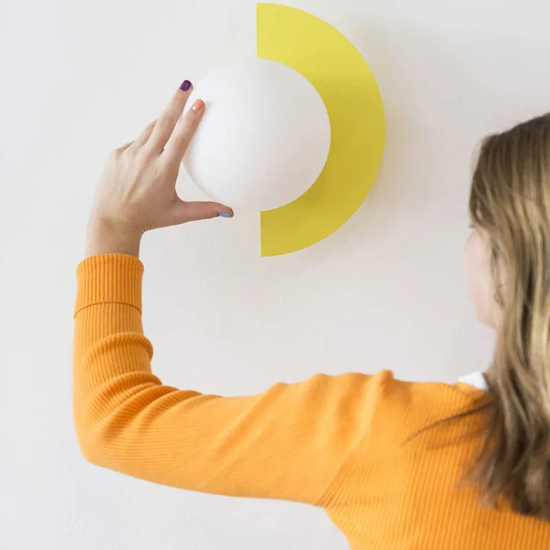Nordic ball wall light Bedroom Bedside Colored minimalist wall light Designer Creative Indoor background wall decoration light
Nordic ball wall light Bedroom Bedside Colored minimalist wall light Designer Creative Indoor background wall decoration light