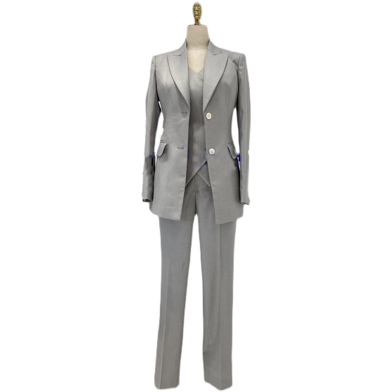 2022 autumn new light gray single-breasted three-piece suit suit women's professional business small suit jacket
2022 autumn new light gray single-breasted three-piece suit suit women's professional business small suit jacket