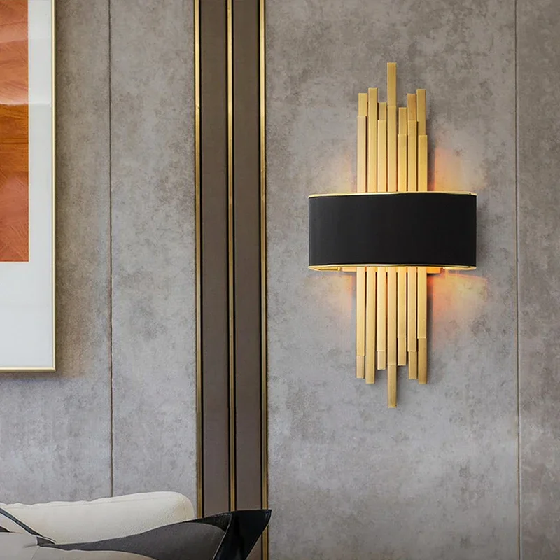 

Настенный светильник в стиле постмодерн для гостиной, простое украшение для коридора, лестницы, бра для спальни, прикроватная Золотая настенная лампа, скандинавский отель, коридор, лампа