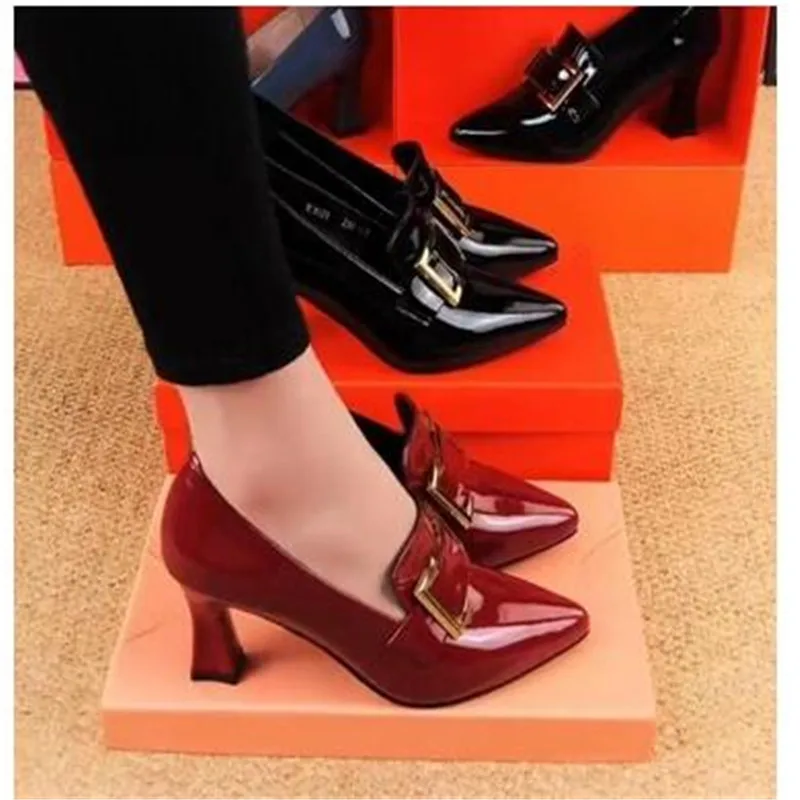 2023 Pointed Toe Shoes Women's British Style Fashion Square Buckle All-match Thick Heel Patent Leather High Heels Women
2023 Pointed Toe Shoes Women's British Style Fashion Square Buckle All-match Thick Heel Patent Leather High Heels Women