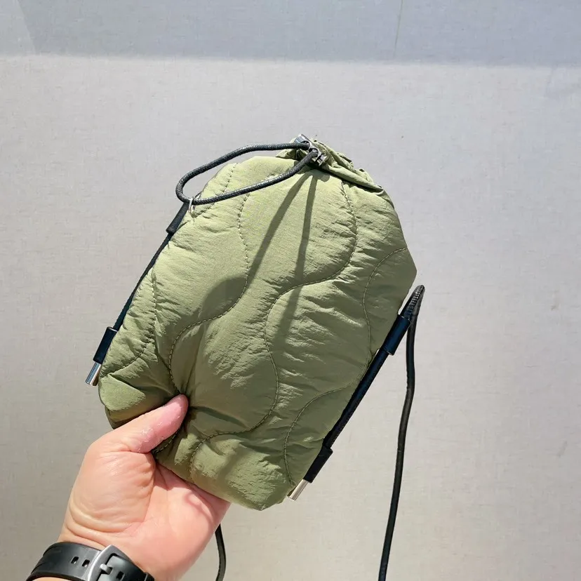 Mini Quilted Crossbody Bags for Women Casual Down Padded Shoulder Bag Nylon Designer Bag Cotton Drawstring Handbag Phone Purses
Mini Quilted Crossbody Bags for Women Casual Down Padded Shoulder Bag Nylon Designer Bag Cotton Drawstring Handbag Phone Purses