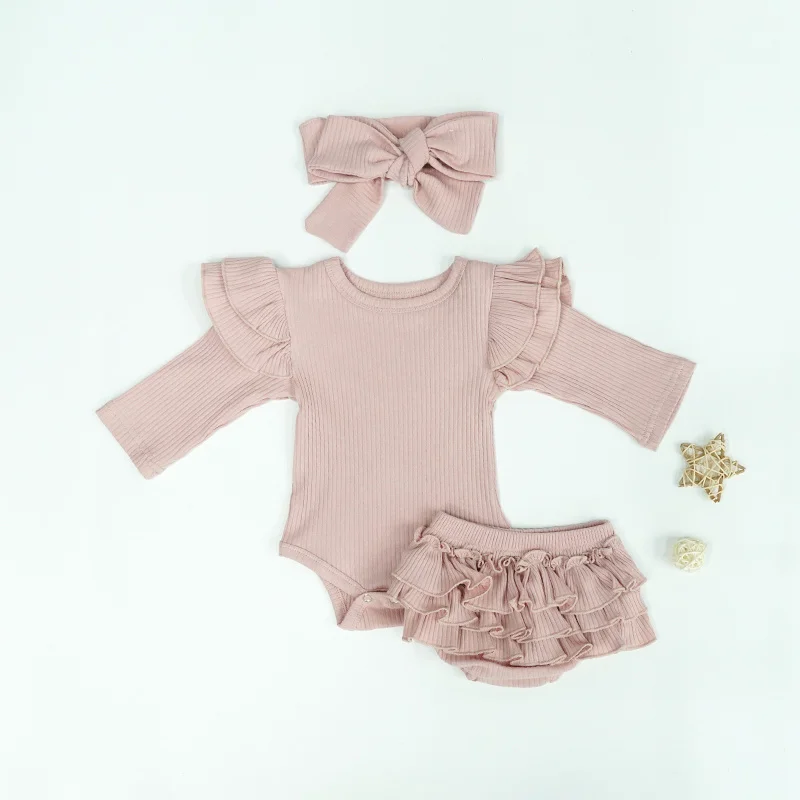 Conjunto Bebê Fru Fru 3 peças - Macacão, calcinha e faixa em algodão super macio Conjunto Bebê Fru Fru 3 peças - Macacão, calcinha e faixa em algodão super macio