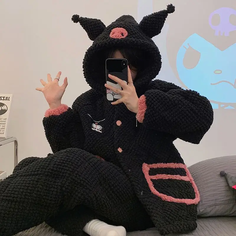 Женский флисовый костюм Sanrio Kuromi, теплый тренировочный костюм с длинными рукавами и лацканами, с рисунком из мультфильма 3D, 23
Женский флисовый костюм Sanrio Kuromi, теплый тренировочный костюм с длинными рукавами и лацканами, с рисунком из мультфильма 3D, 23