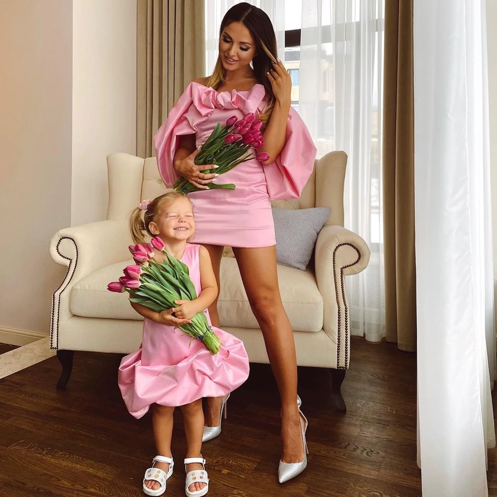 

Pretty Satin Mother And Daughter Party Dress Puffy Ruffles Mini Length Mom And Kids Prom Gowns To Brithday Taffeta Summer Gowns