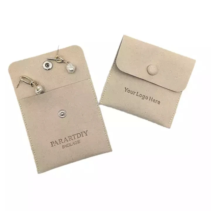 SheepSew 8x8cm Custom Logo Microfiber Jewelry Bags with Button Small Earrings Jewelry Pouch
SheepSew 8x8cm Custom Logo Microfiber Jewelry Bags with Button Small Earrings Jewelry Pouch