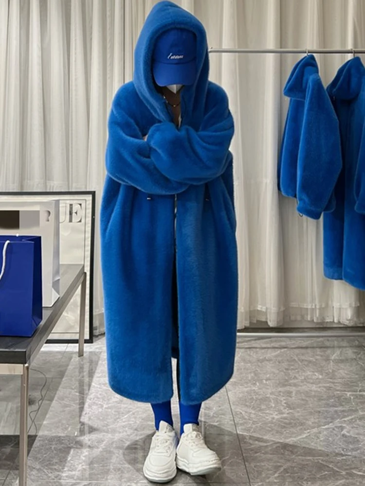

Зимнее длинное теплое толстое синее белое пушистое пальто большого размера из искусственного меха женское с капюшоном 2023 модное повседневное Свободное пальто в Корейском стиле