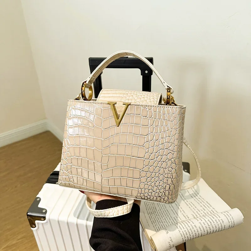 Роскошные женские сумки на плечо, дизайнерский рюкзак через плечо, кошельки на ремне, женский клатч, дорожный тоут, 27*19*11 см 
Роскошные женские сумки на плечо, дизайнерский рюкзак через плечо, кошельки на ремне, женский клатч, дорожный тоут, 27*19*11 см