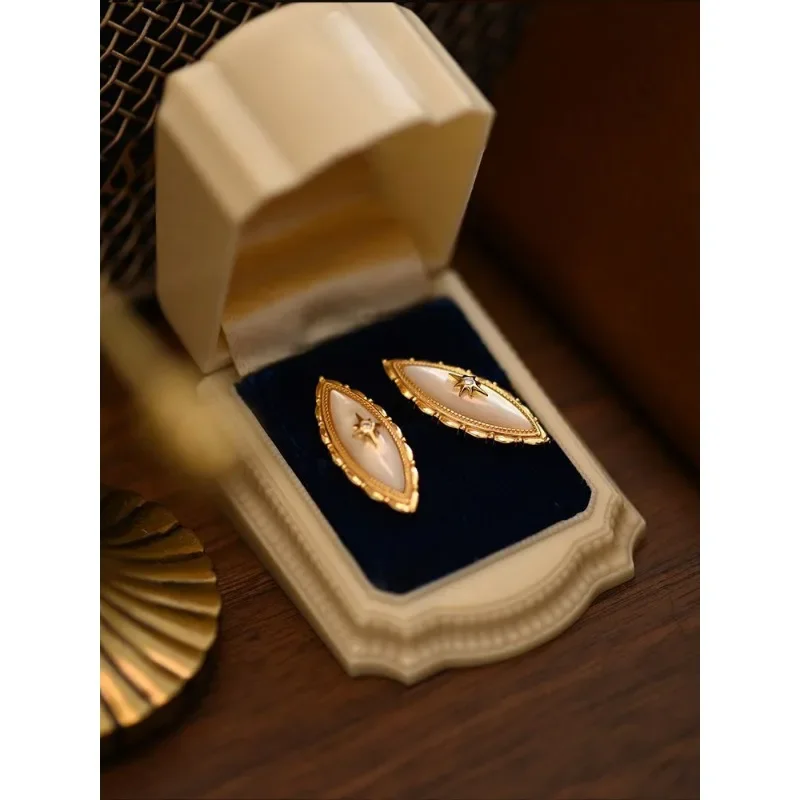 2023 New arrivals Vintage Original Design "Star Eye" Natural Fritillaria Ear Stud French Luxury Retro Earrings for Women Gift
2023 New arrivals Vintage Original Design "Star Eye" Natural Fritillaria Ear Stud French Luxury Retro Earrings for Women Gift