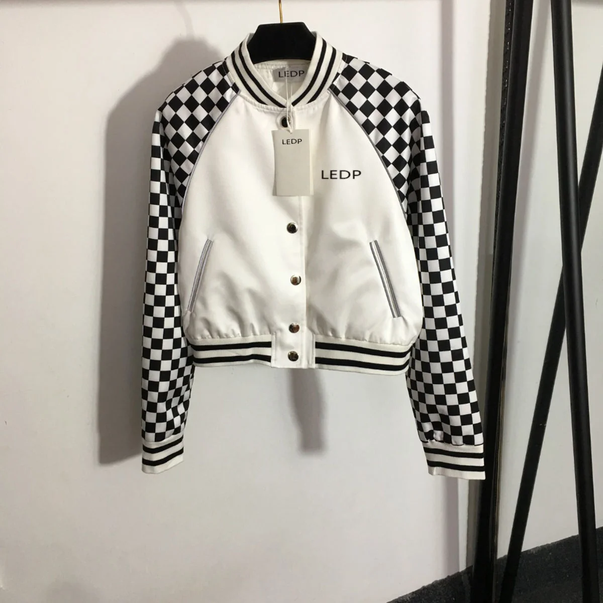 Checkerboard Coat Autumn Fashion Baseball Black And White Suit Hong Kong Style Loose And Versatile Men's Wear
Checkerboard Coat Autumn Fashion Baseball Black And White Suit Hong Kong Style Loose And Versatile Men's Wear